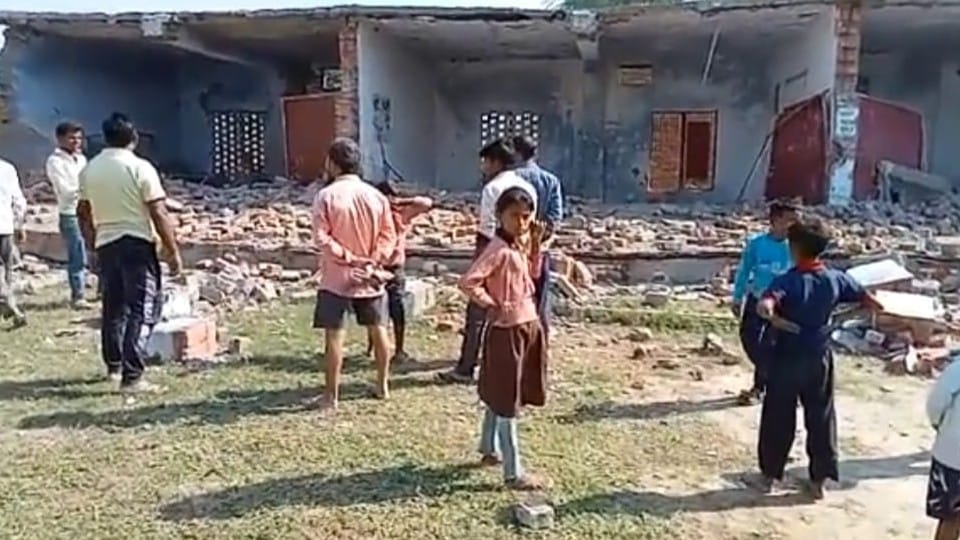 Government school building collapsed in Agra