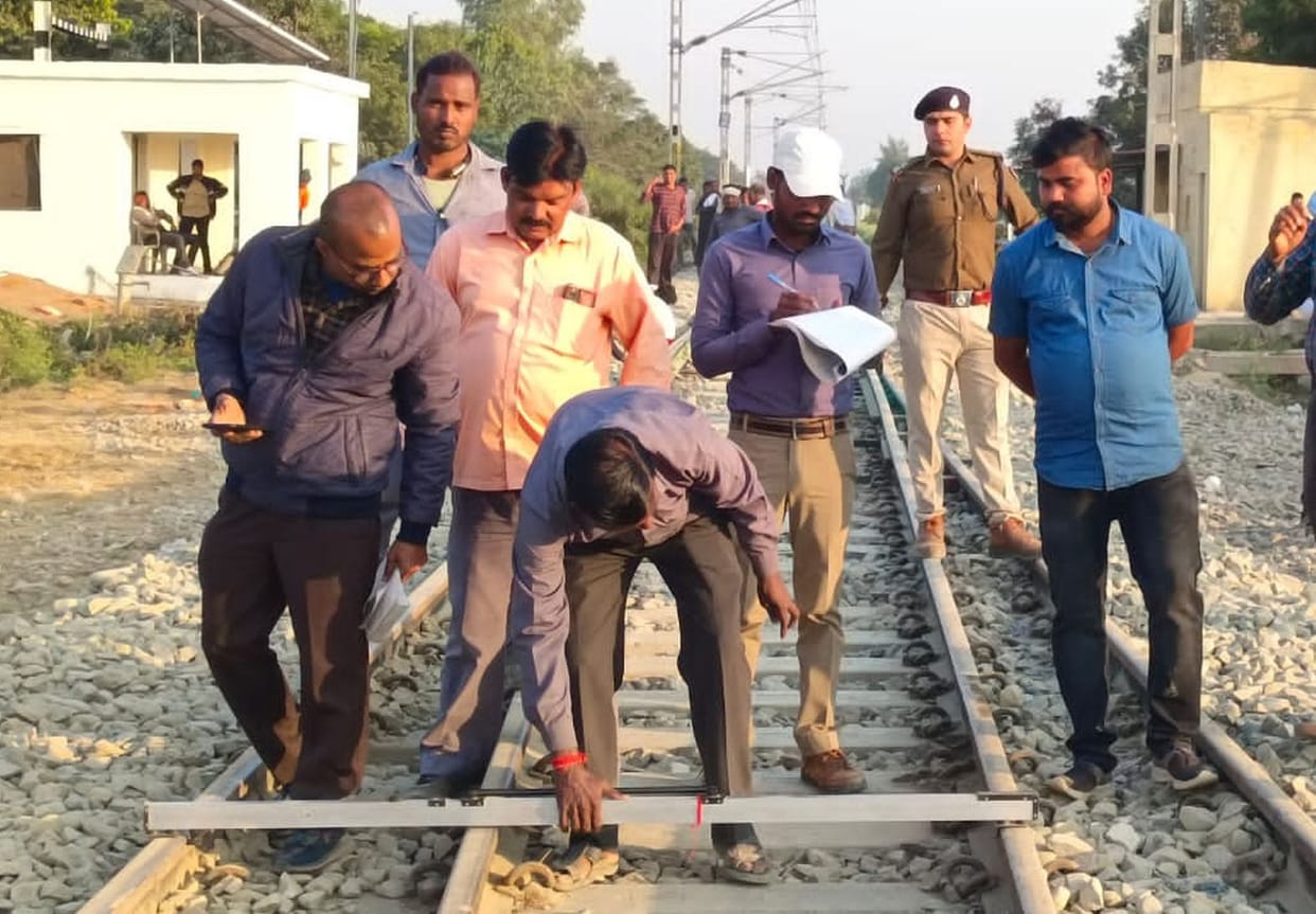 Goods train derailed, two passenger trains remained standing
