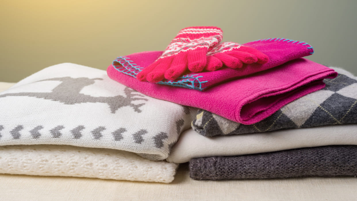 How to Remove Strong Smell from Clothes in Winter Season Know Here Simple Winter Tips in Hindi
