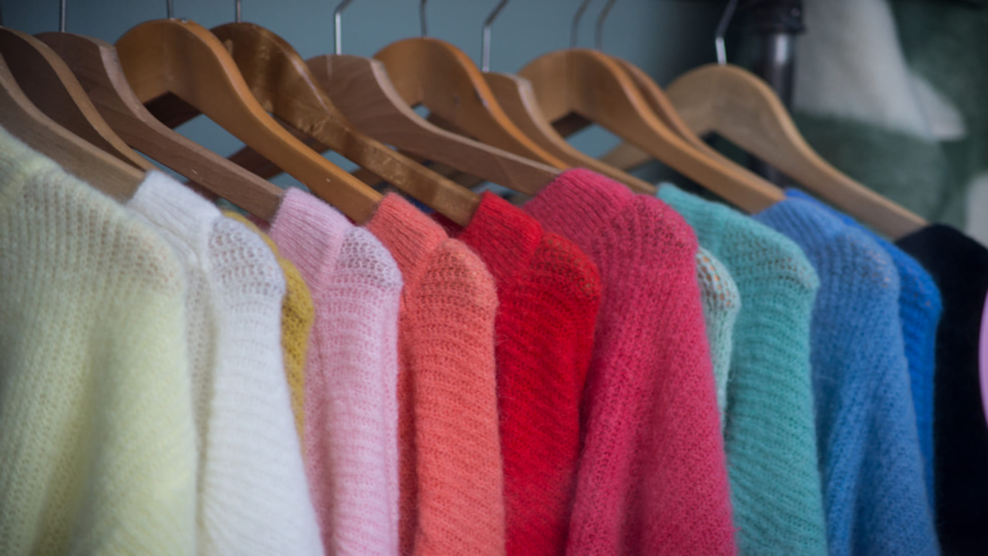 How to Remove Strong Smell from Clothes in Winter Season Know Here Simple Winter Tips in Hindi