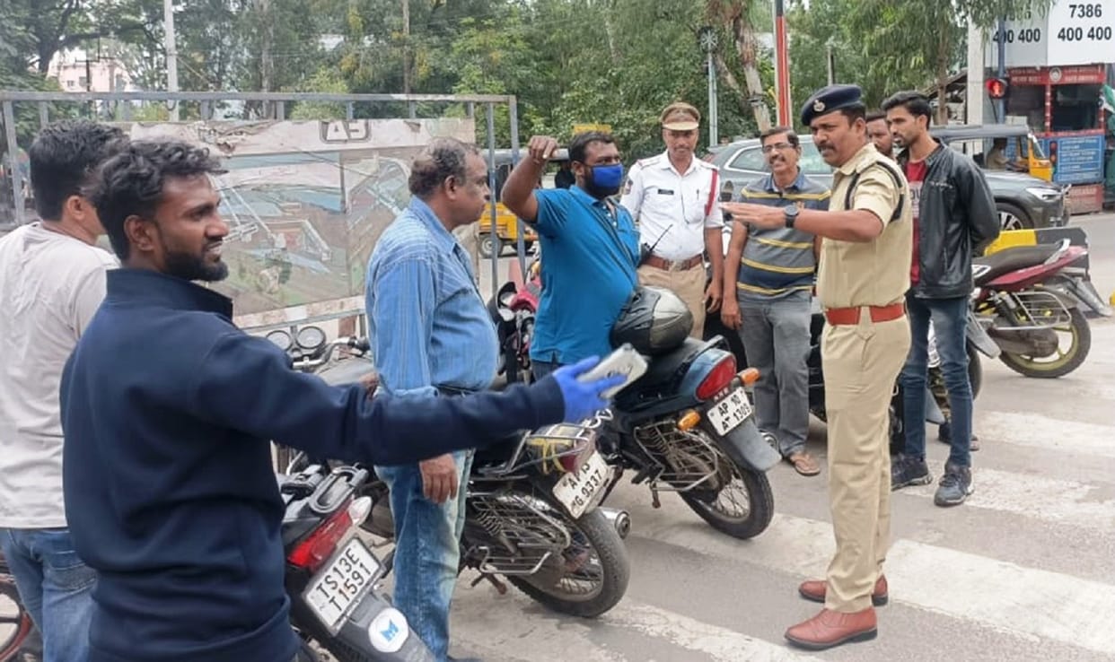 car number plate challan Hyderabad Traffic Police issues over 1.32 lakh challans for vehicle number plate