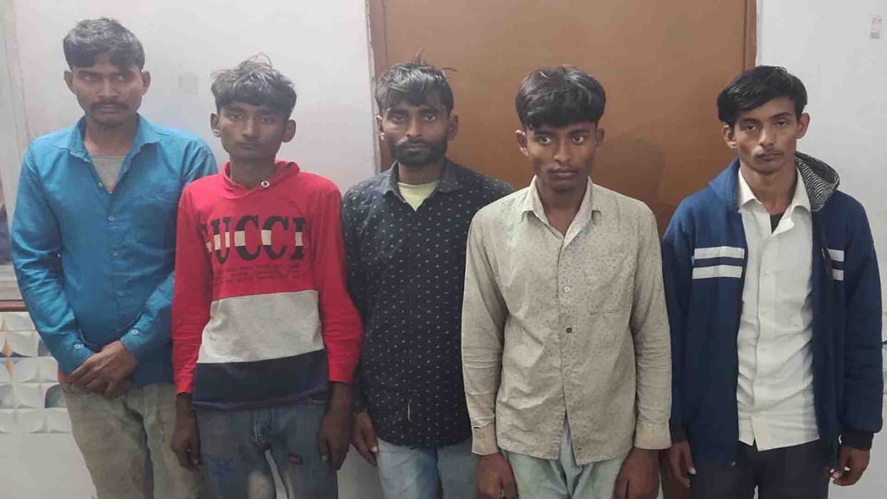 Kanpur: Five arrested for stealing from shops