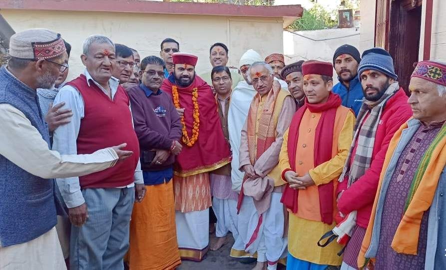 Rawal of Badrinath worshiped in Lakshmi-Narayan temple Dimmer