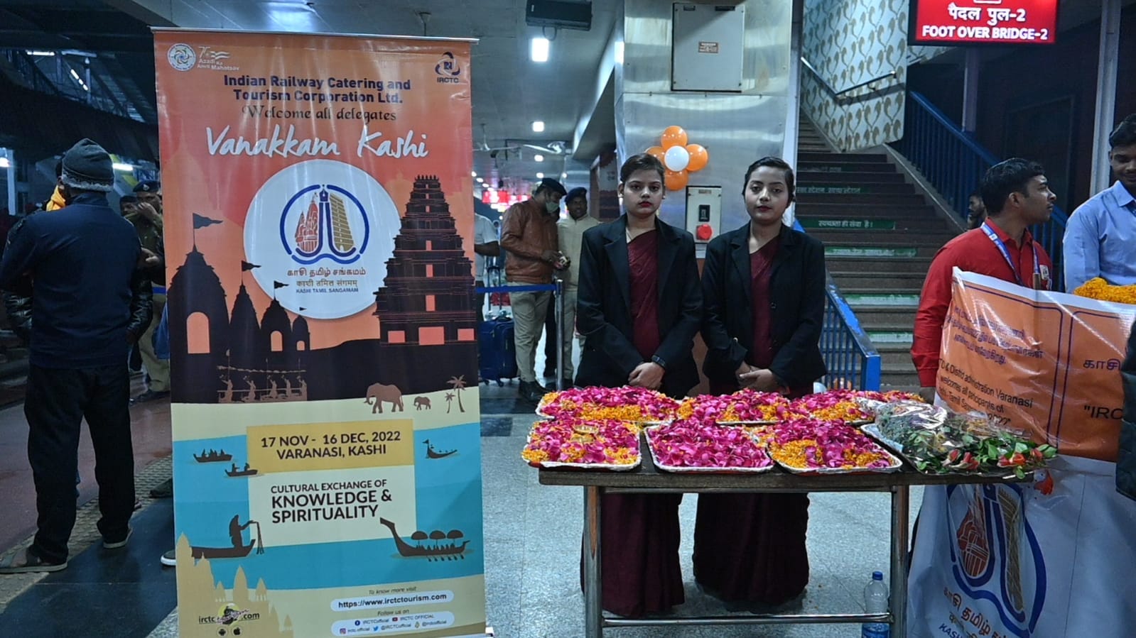 Kashi-Tamil Sangamam in pictures second team reached Varanasi entry on red carpet Vanakkam' with Damru-Dholak