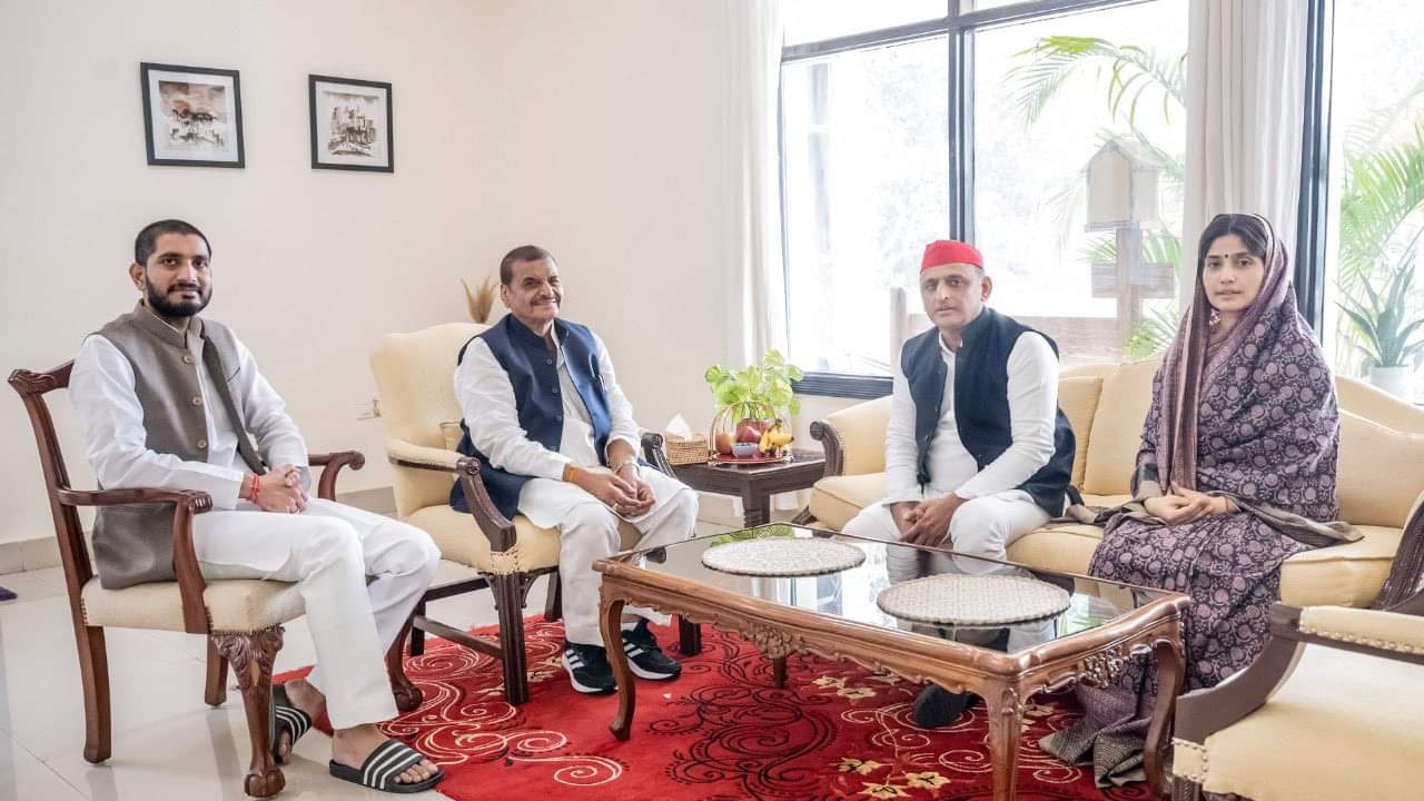 pictures of Akhilesh-Shivpal increased stir in Mainpuri by-election, understand the latest political equation