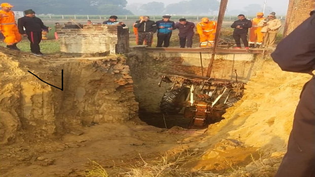 Jaunpur Tractor driver pulled out of 50 feet deep well after 22 hours, NDRF team pulls out dead body