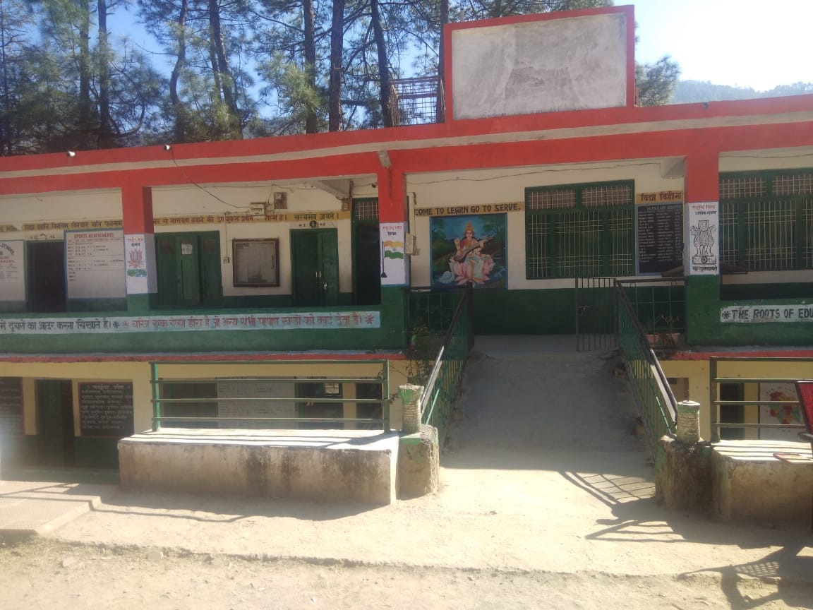 sirmaur news students facing problem due to shortage of teachers in fagu school
