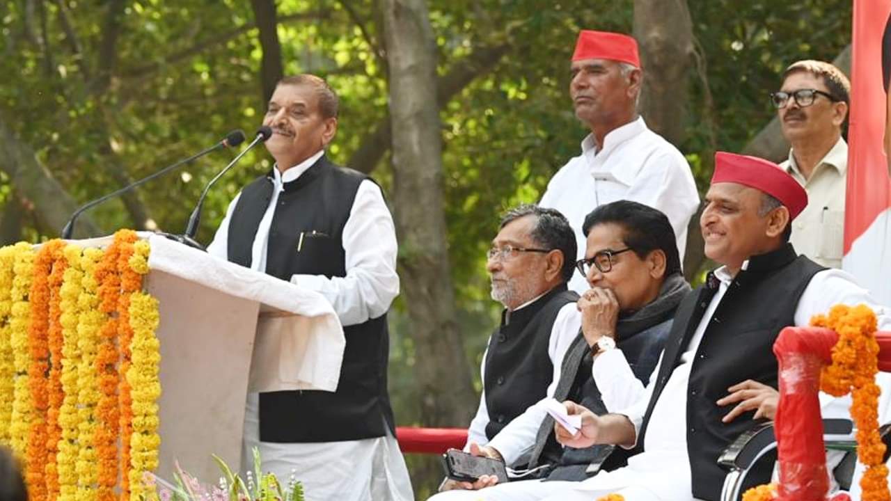 pictures of Akhilesh-Shivpal increased stir in Mainpuri by-election, understand the latest political equation