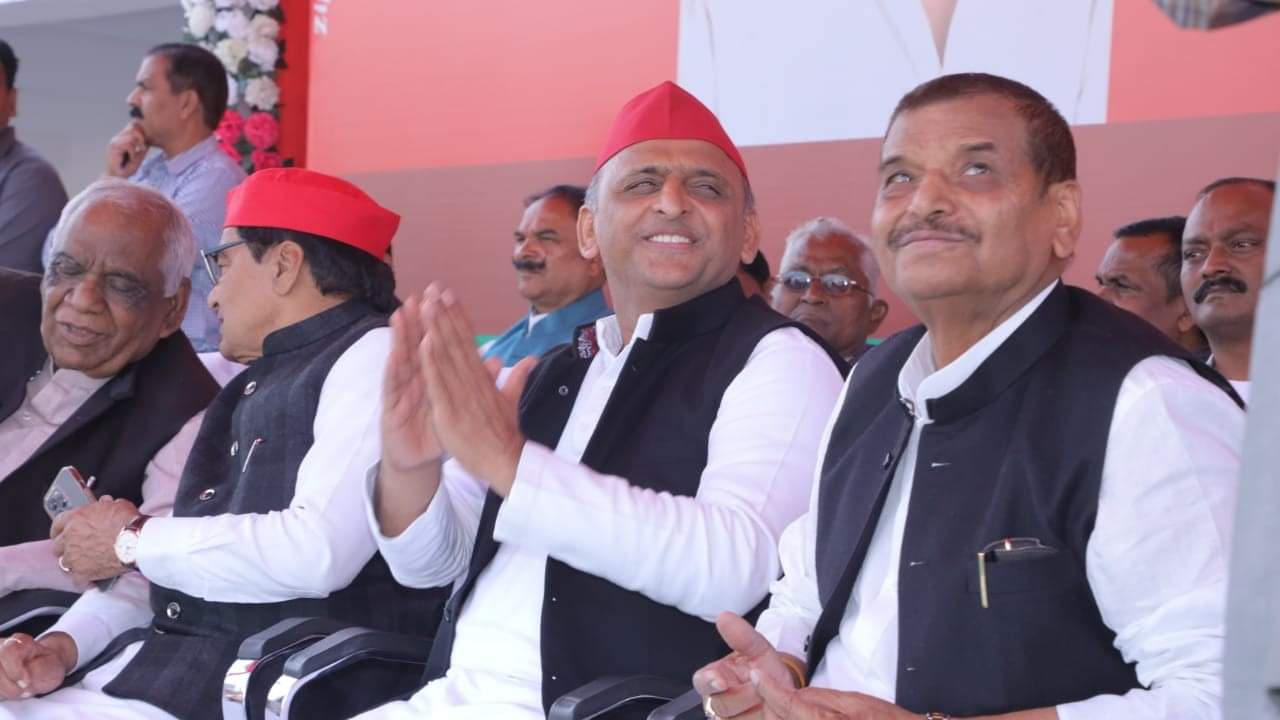 pictures of Akhilesh-Shivpal increased stir in Mainpuri by-election, understand the latest political equation