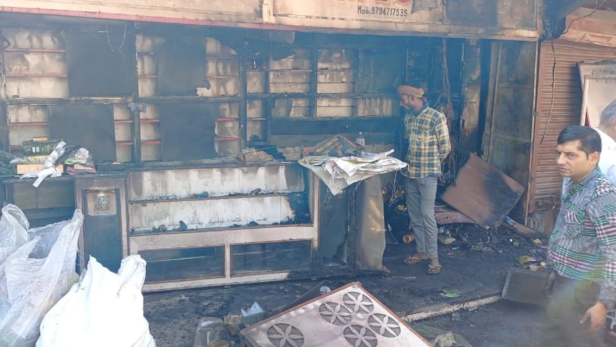 A fire broke out in a shop in Sitapur.