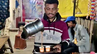 M Bewafa chaiwala tea shop opened by man in rajgarh to tease ex Girlfriend