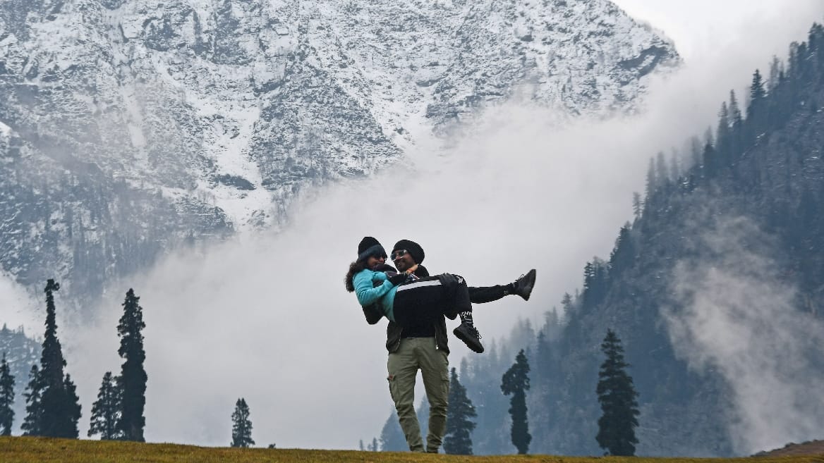 Kashmir Tour Packages Budget Friendly New Year 2023 Cheapest Tour Kashmir Famous Places Price details in Hindi