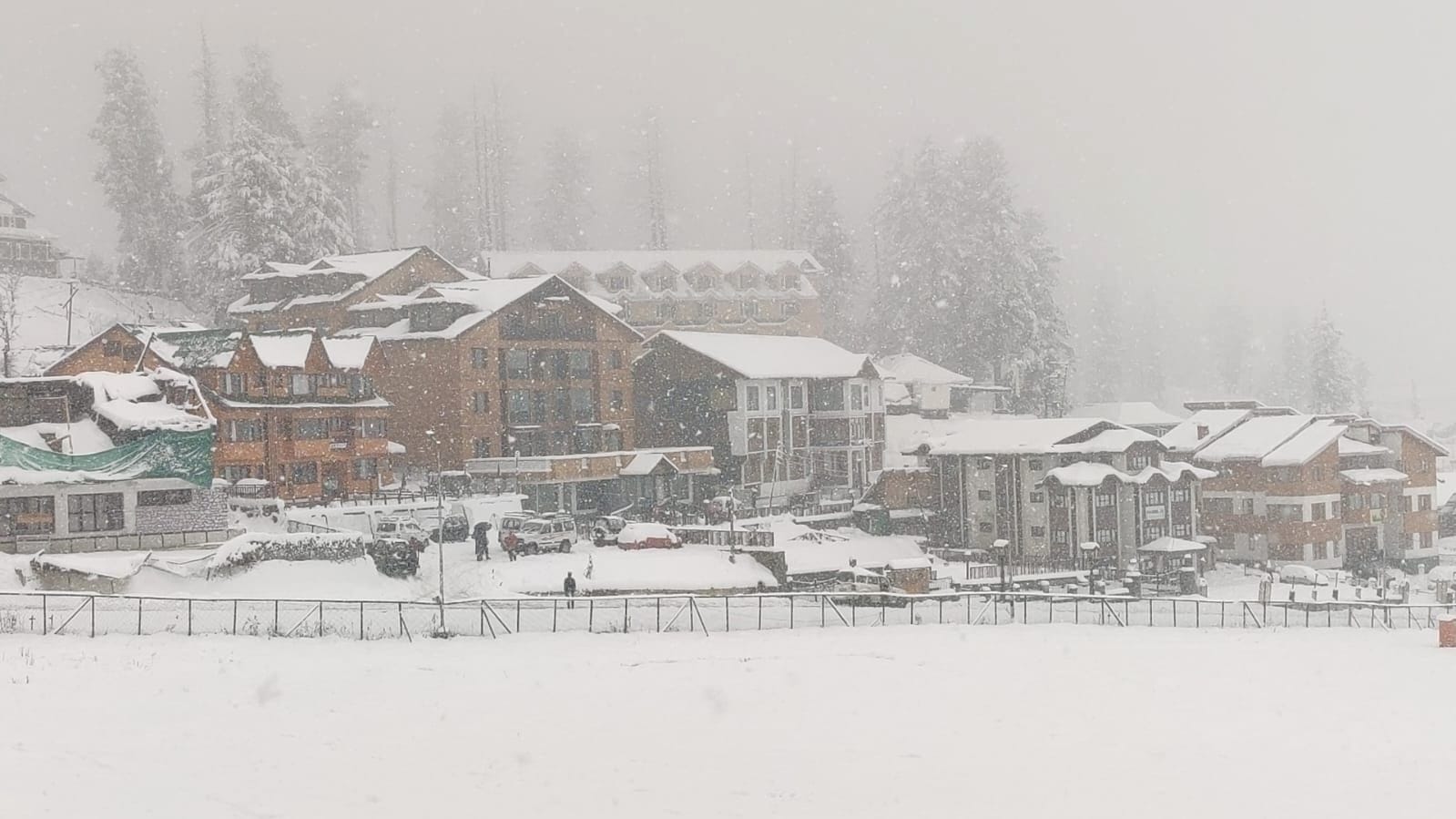 Tourism in Kashmir Increase due to snowfall in November 70 percent hotels in Gulmarg booked till December