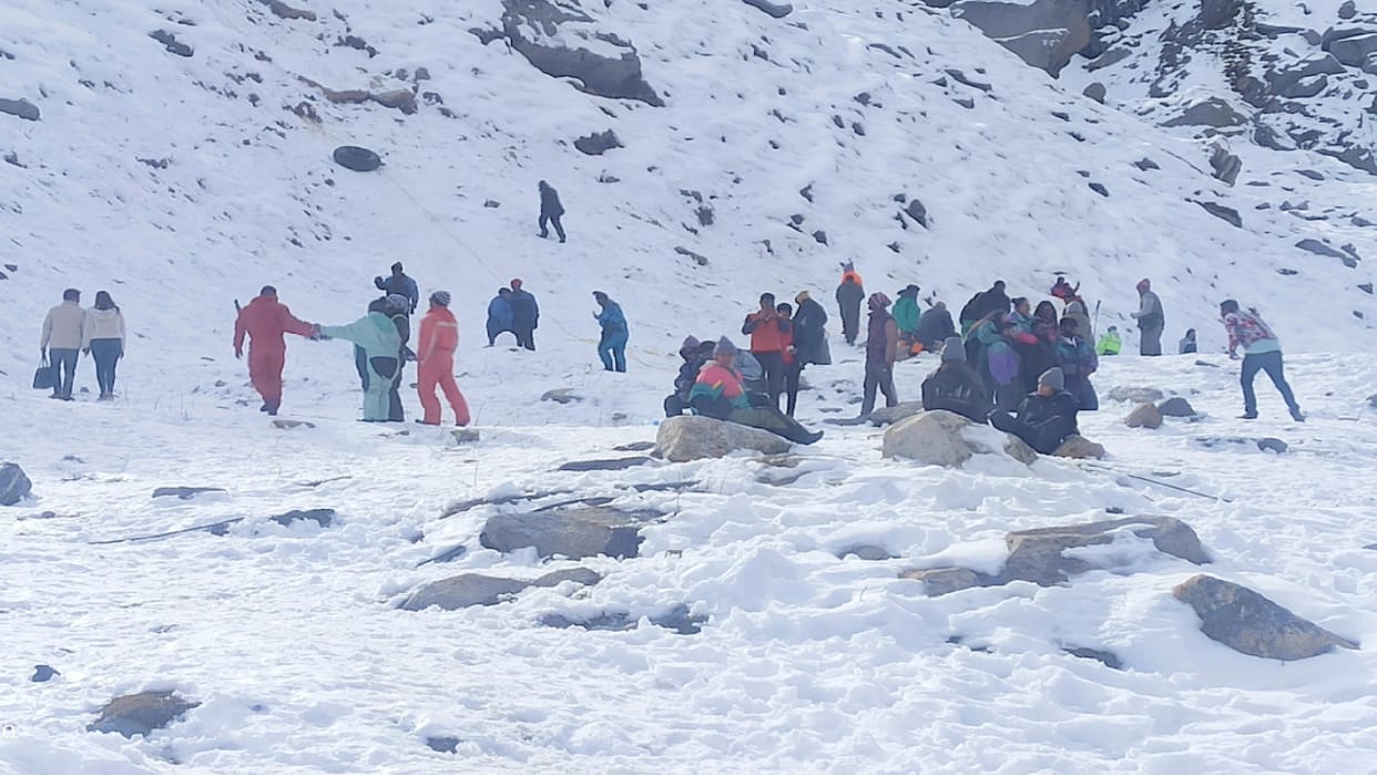 Rohtang Pass closed for tourists, now will be seen only after April