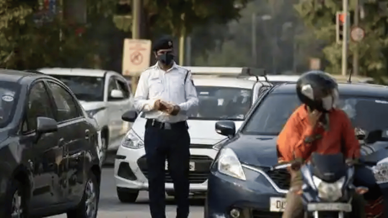 there are 14 types of traffic violations that can be reported through the traffic sentinal app by delhi traff