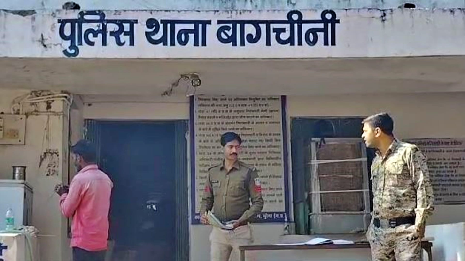 पुलिस टीम पर हमला