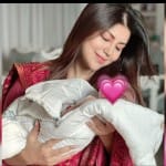अपनी दूसरी बेटी के साथ देबीना बनर्जी