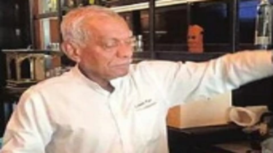 Delhi : Tea seller wrote 25 books in the name of famous Chai Wala literature