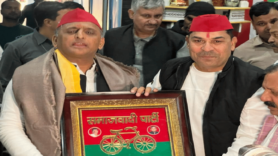 Mainpuri Bypoll 2022 Ashok Chauhan left BSP and joined Samajwadi Party in Mainpuri
