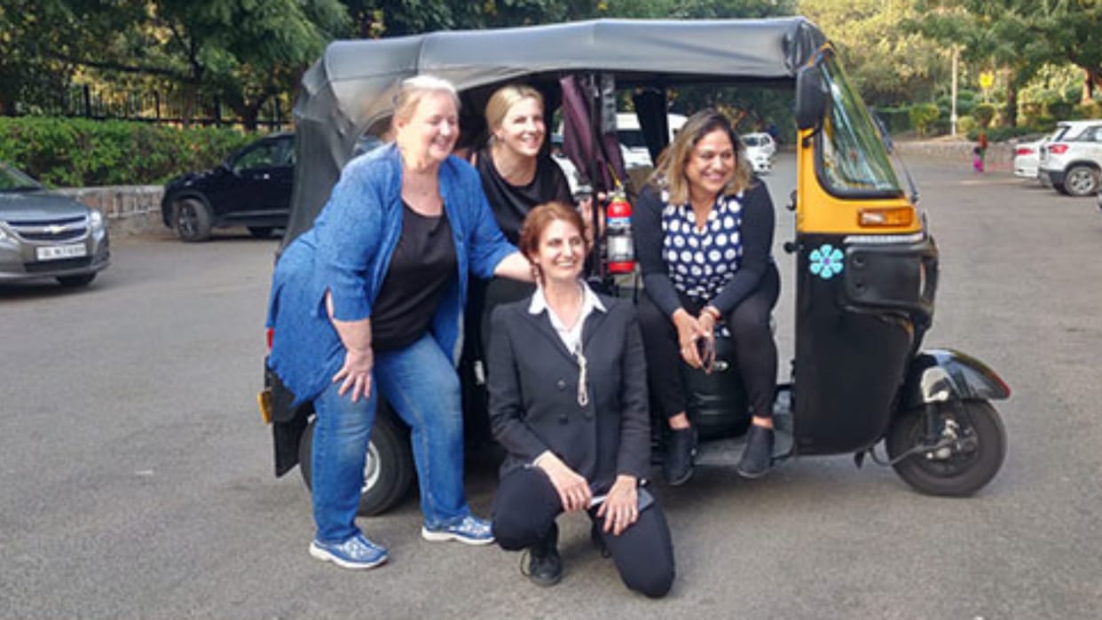 Delhi US woman diplomats break away from lavish lifestyles for personalised auto rickshaws news in hindi