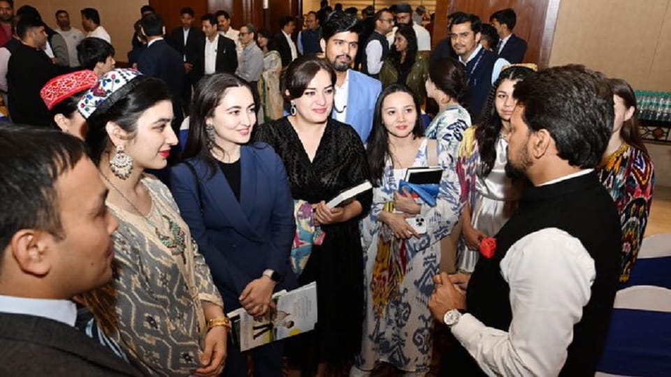 Central Asia delegation dances to Bollywood tunes, Anurag Thakur says  India rules