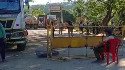 Hindu organizations protest in Kolhapur Maharashtra After posts on social media with a reference to Aurangzeb