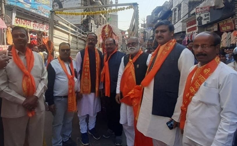Firozabad: Maharajdhiraj Dharmaraj and Chitragupt Maharaj took out a procession