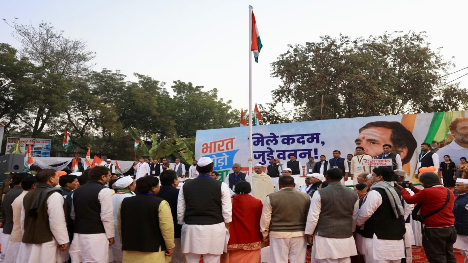 Bharat Jodo Yatra Rahul Gandhi journey reached MP see welcomed photos