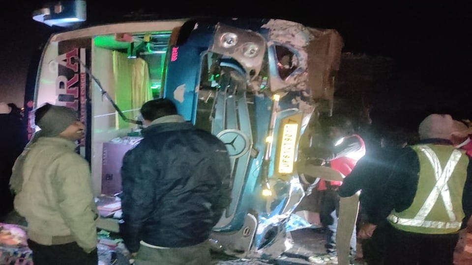 Six people injured in three separate accidents on Agra-Lucknow Expressway in Mainpuri