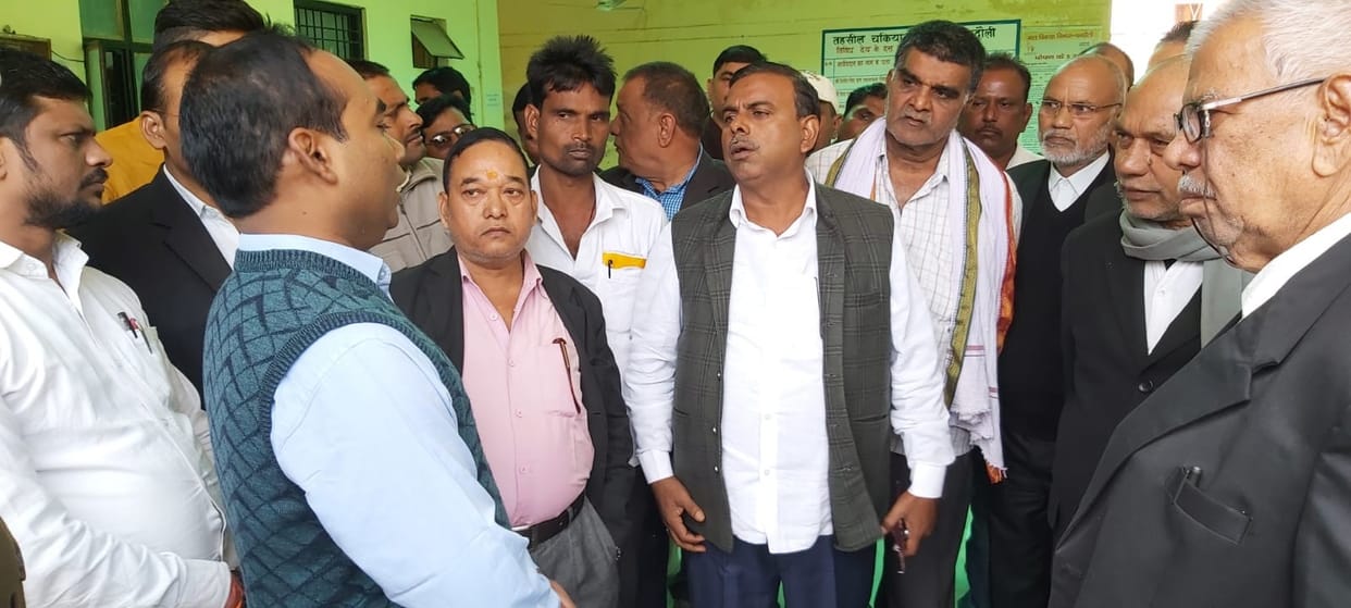 Thieves broke into the court premises, broke the locks of six boxes