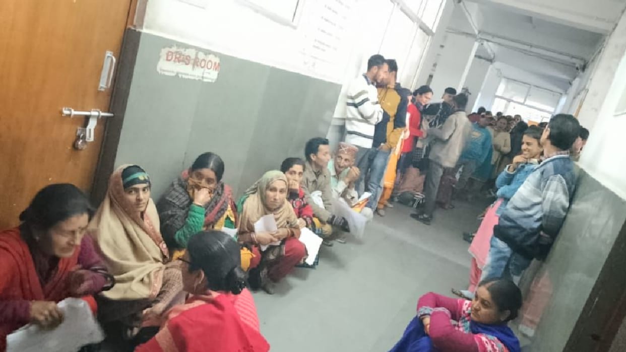 One specialist in Medicine OPD of Medical College chamba, patients in queues
