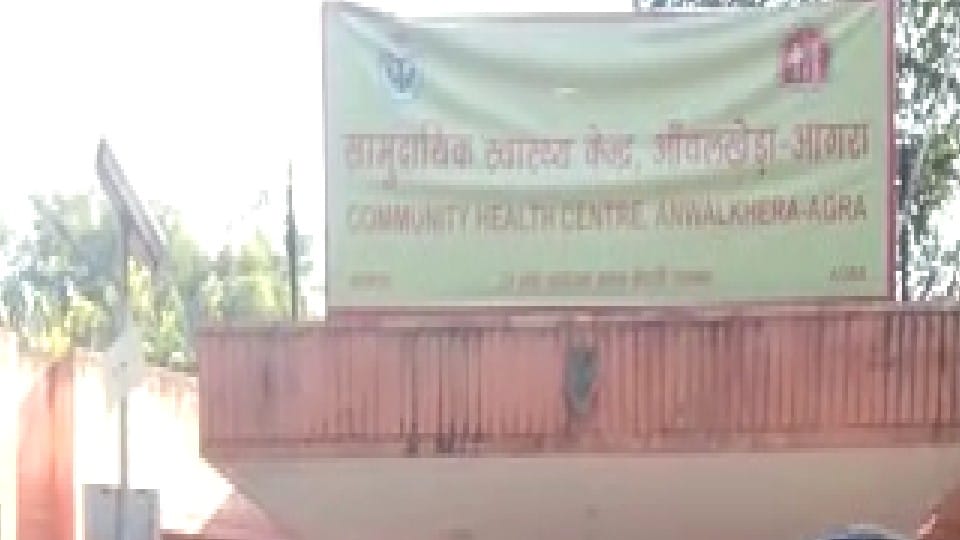 Newborn baby died after birth in government hospital in Agra