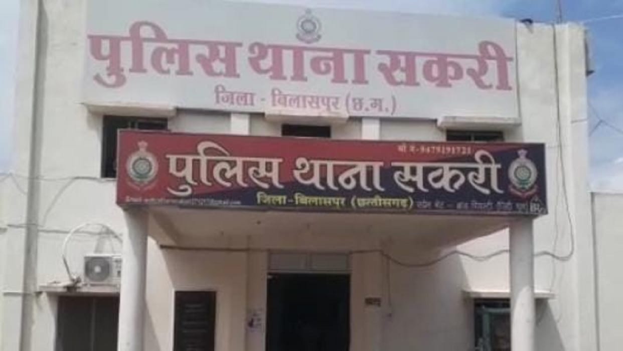 stole jewelry by sedate woman on pretext of selling goods in bilaspur