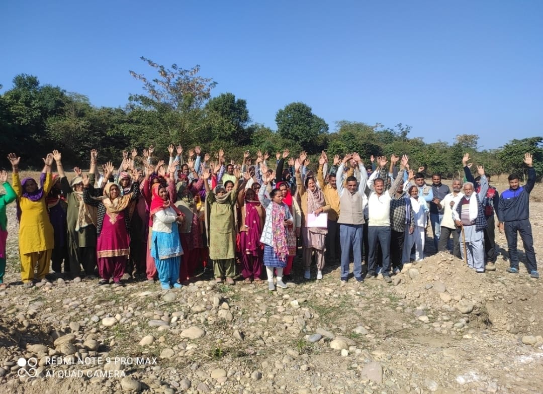Warning to jam the flywheel in protest against the installation of stone crushers