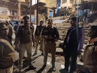 Varanasi Encounter Both the miscreants cremated at Harishchandra Ghat, lit under police supervision