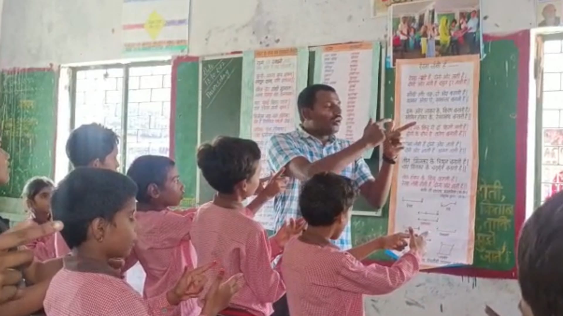 Teacher teaching maths by singing to tune of Jhal-Majire in Gorakhpur