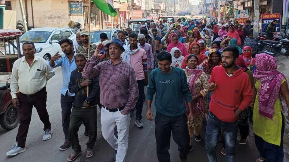 Ashiana Bachao Sangharsh Samiti protest outside Municipal Corporation office in Sonipat