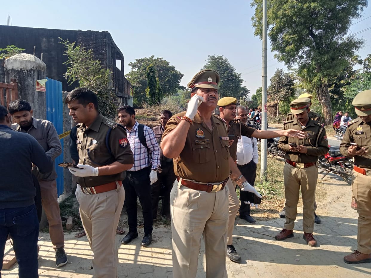 Theft by breaking the lock of Gramin Bank in Kanpur Dehat