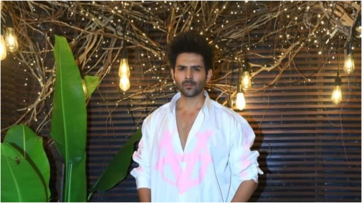 kartik aryan birthday party ananya panday sgharvari wagh alaya f white look impress