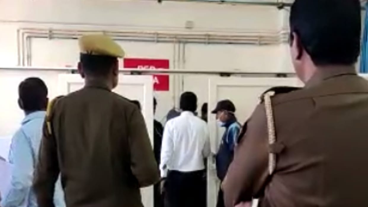 Lady shot in the middle of the road in Jaipur for love marriage