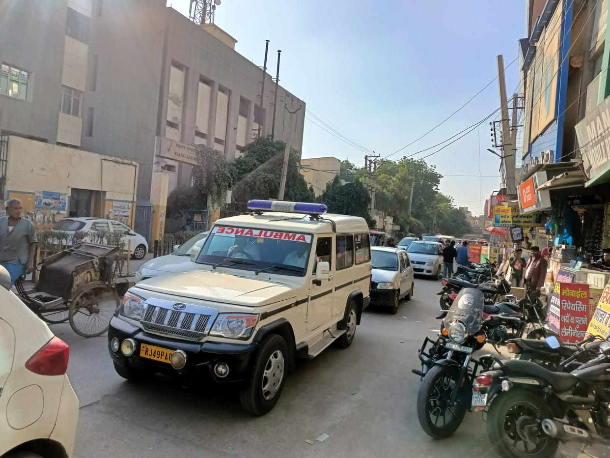 3,000 vehicles stuck in city traffic jam for two hours, main road blocked