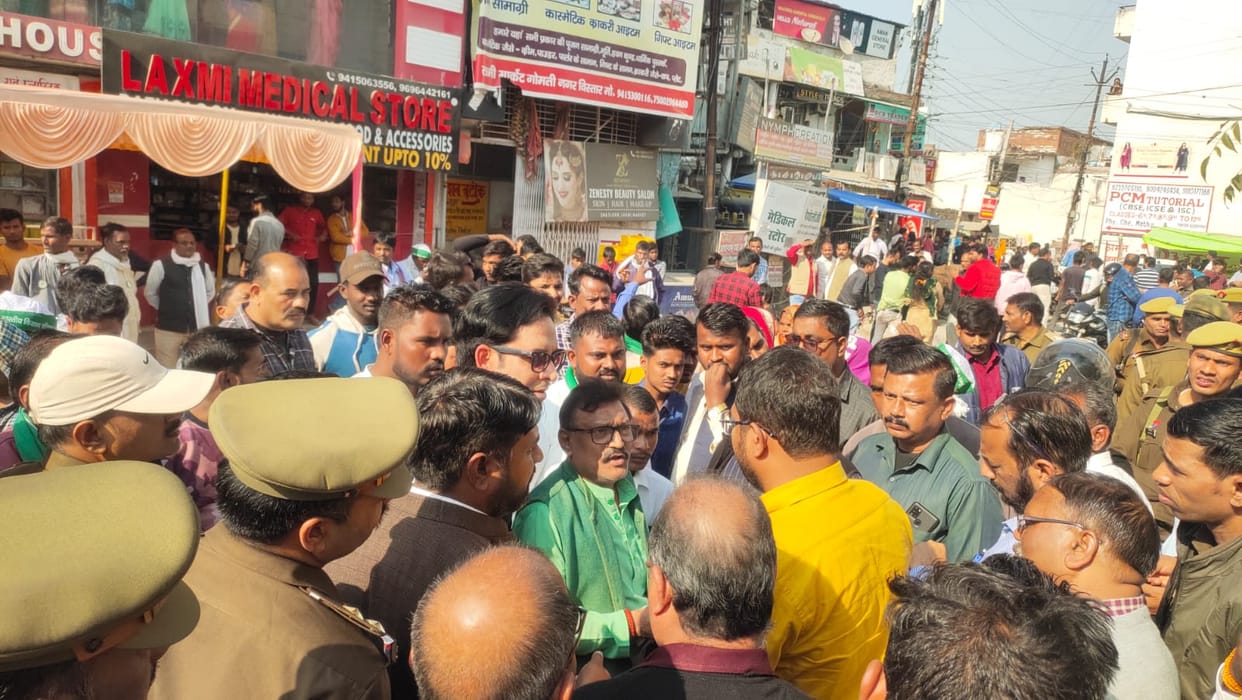 Lucknow News: LDA team went to demolish Laxmi market and ruckus