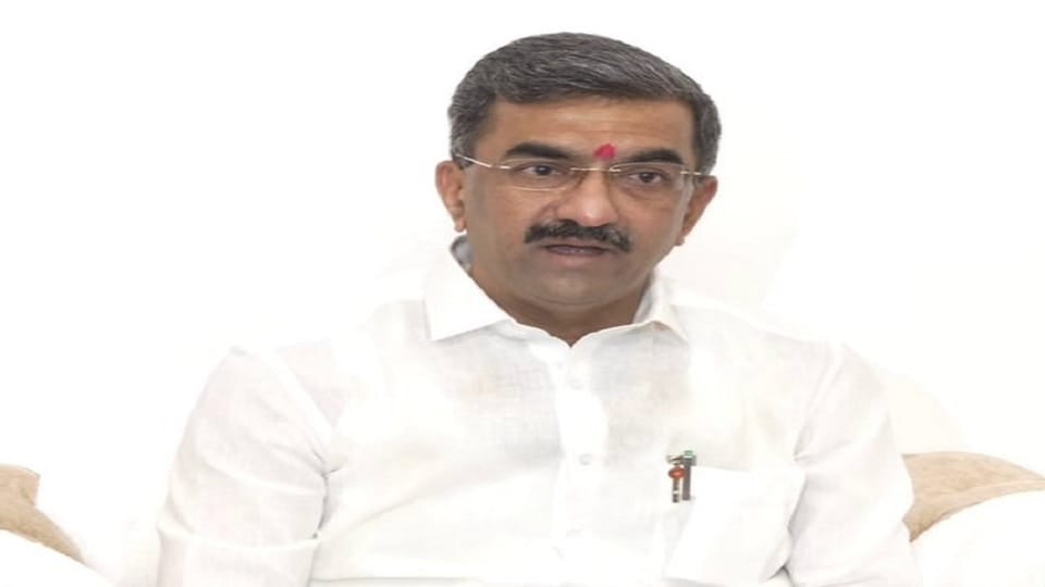 trying best to resolve Karnataka border dispute case, says Maharashtra minister Desai