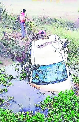 Five killed, six injured after car overturns in pit