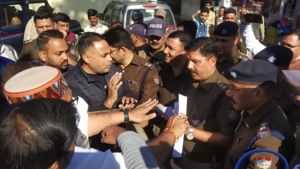 Dehrarun Protest against Urban Development Minister 11 Congressmen arrested for preparing to show black flags