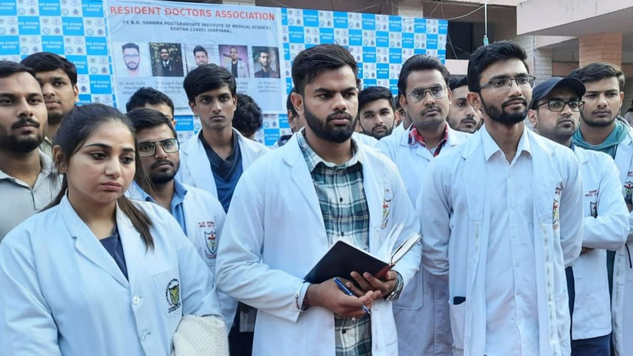 OPD and ward services completely closed in Rohtak PGI in protest against bond policy