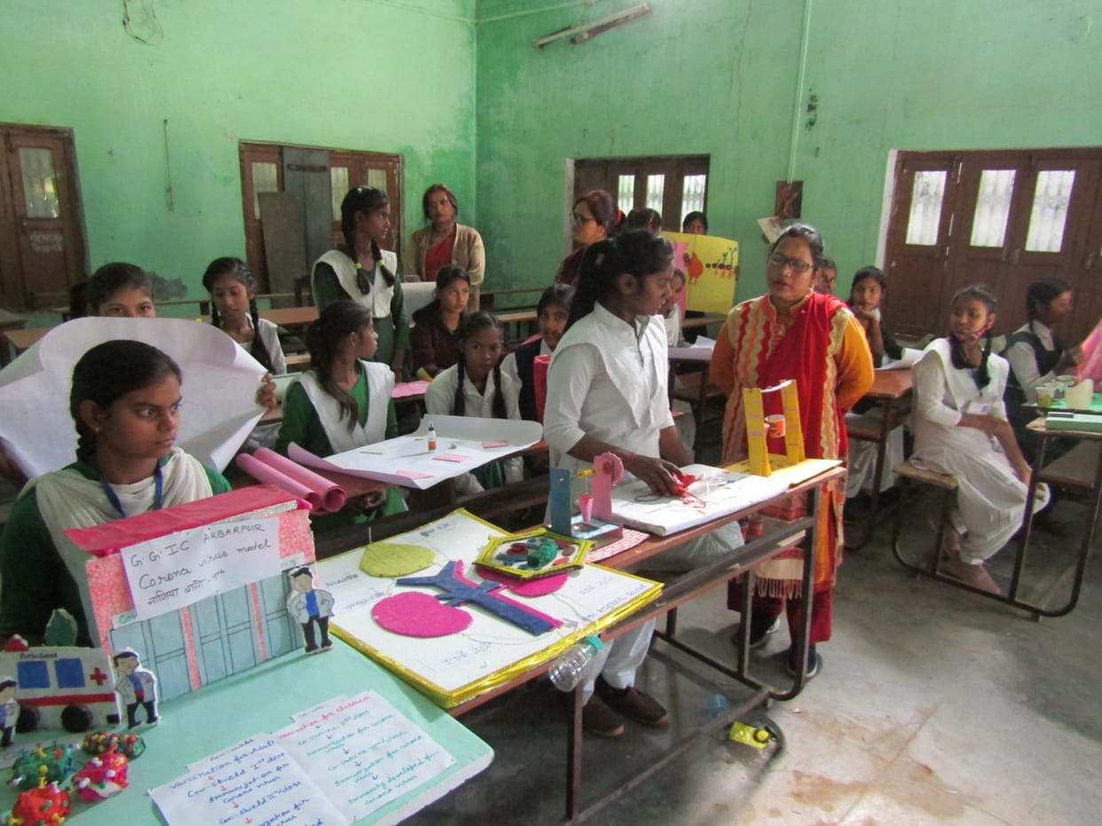 Girl students made excellent models, Khushi-Shaina winner
