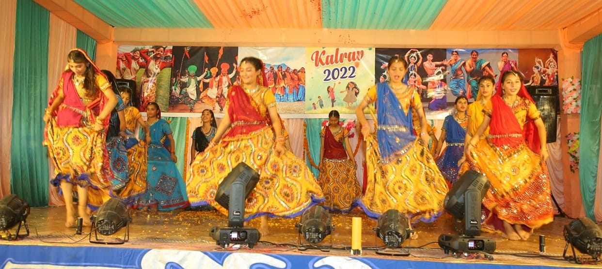 Dance on Kumaoni, Garhwali songs