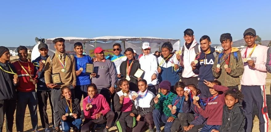Students of four schools of Tanakpur won 26 gold medals
