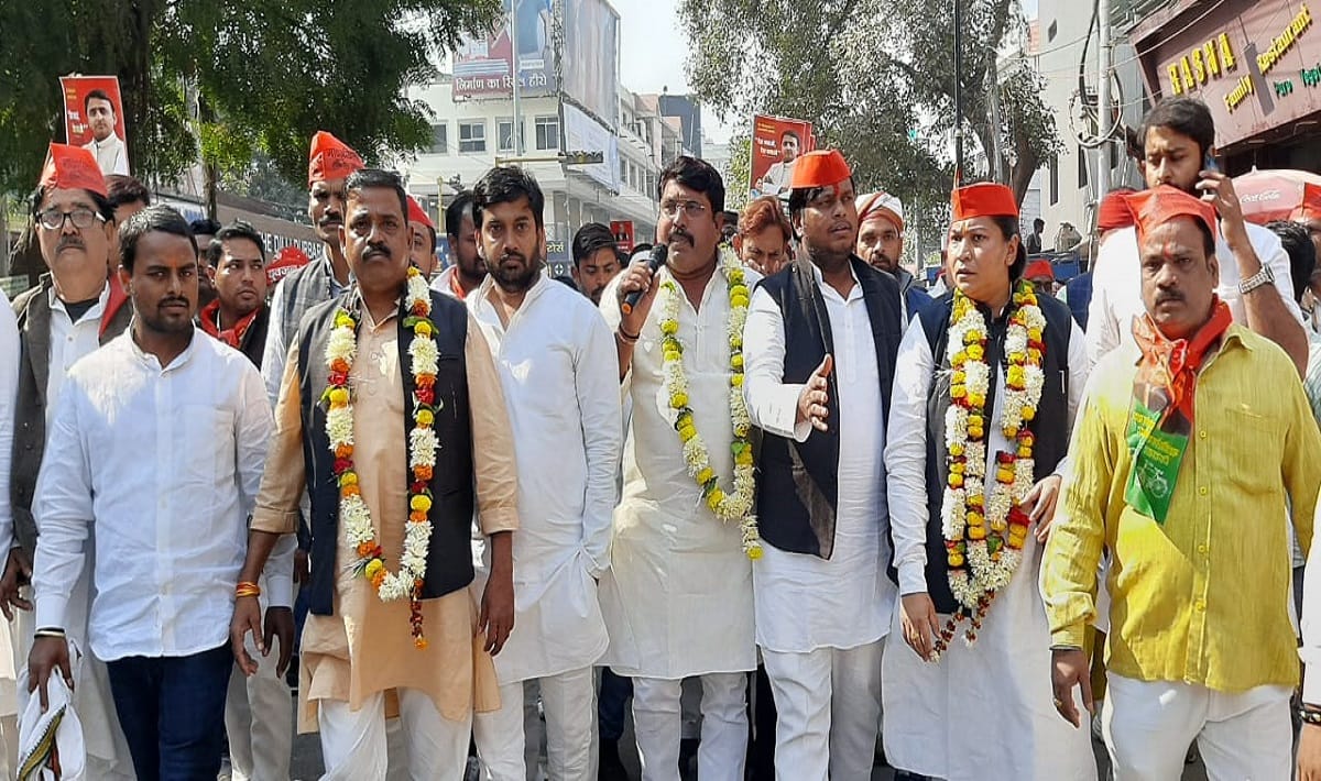 Samajwadi Party took out padayatra in varanasi said public got only inflation in BJP government